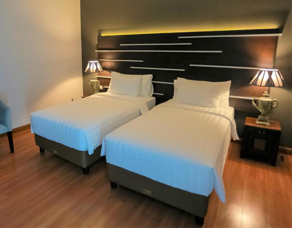 Madina Inn Jogjakarta Buitenkant foto