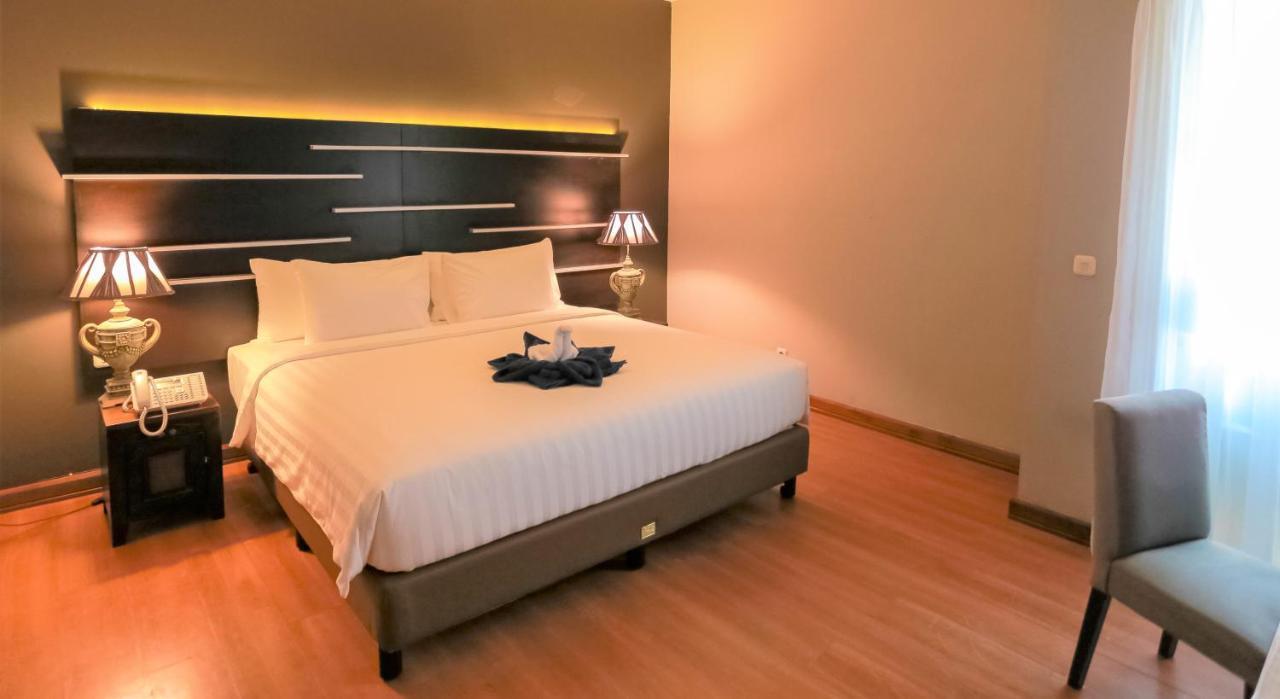 Madina Inn Jogjakarta Buitenkant foto