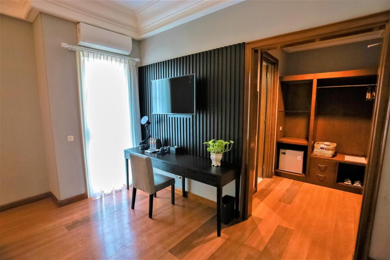 Madina Inn Jogjakarta Buitenkant foto