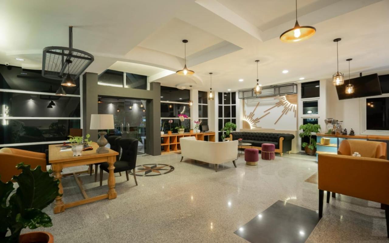 Madina Inn Jogjakarta Buitenkant foto