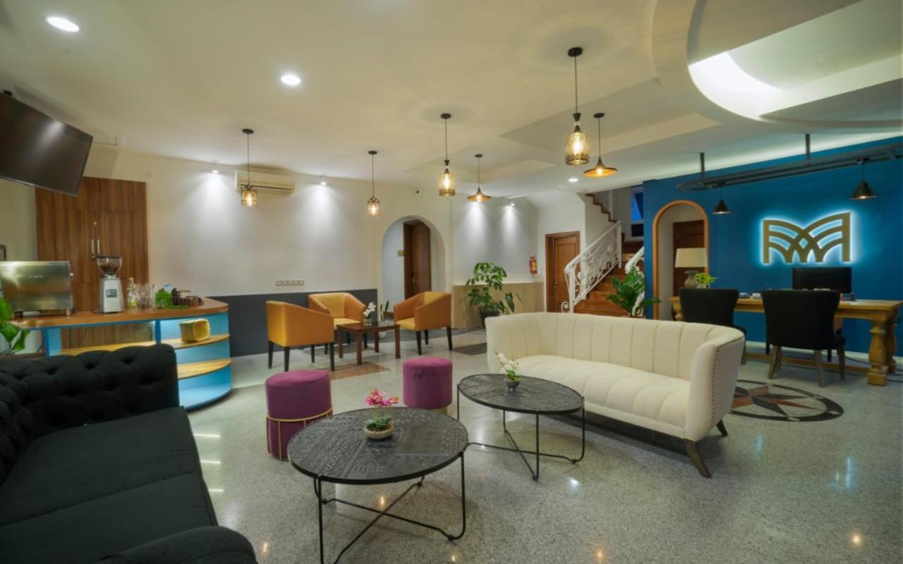 Madina Inn Jogjakarta Buitenkant foto
