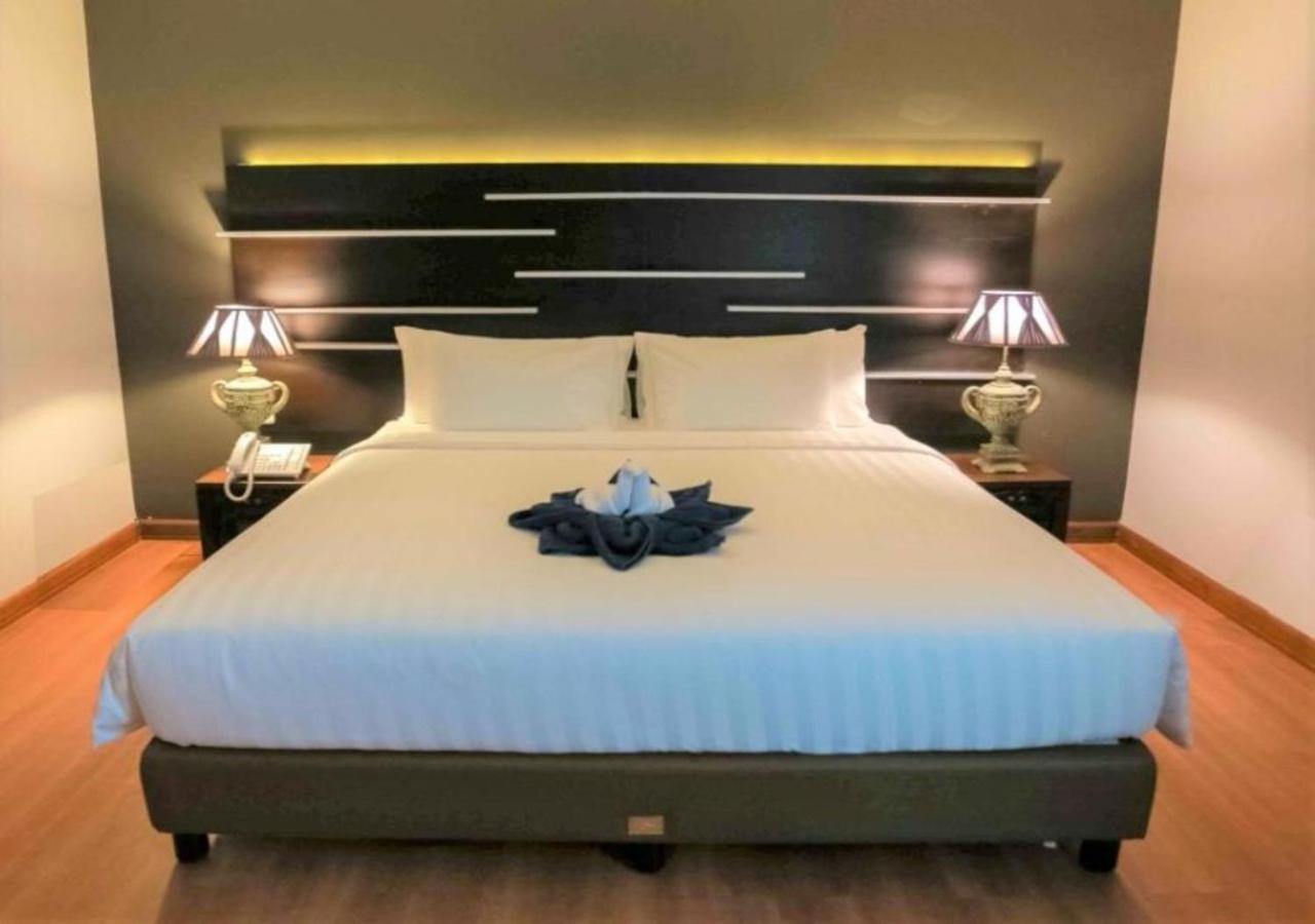 Madina Inn Jogjakarta Buitenkant foto