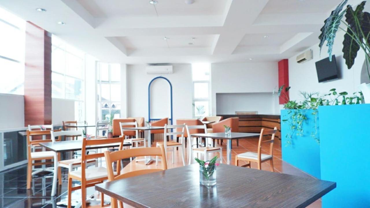 Madina Inn Jogjakarta Buitenkant foto