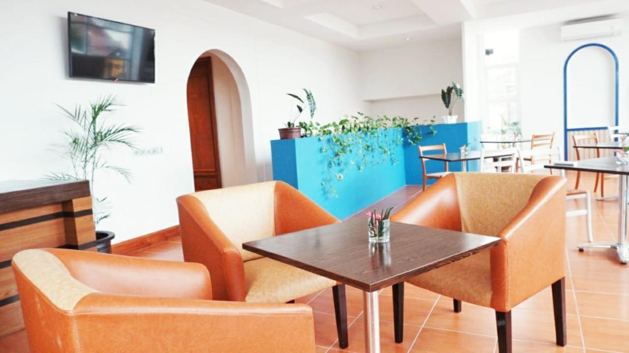 Madina Inn Jogjakarta Buitenkant foto