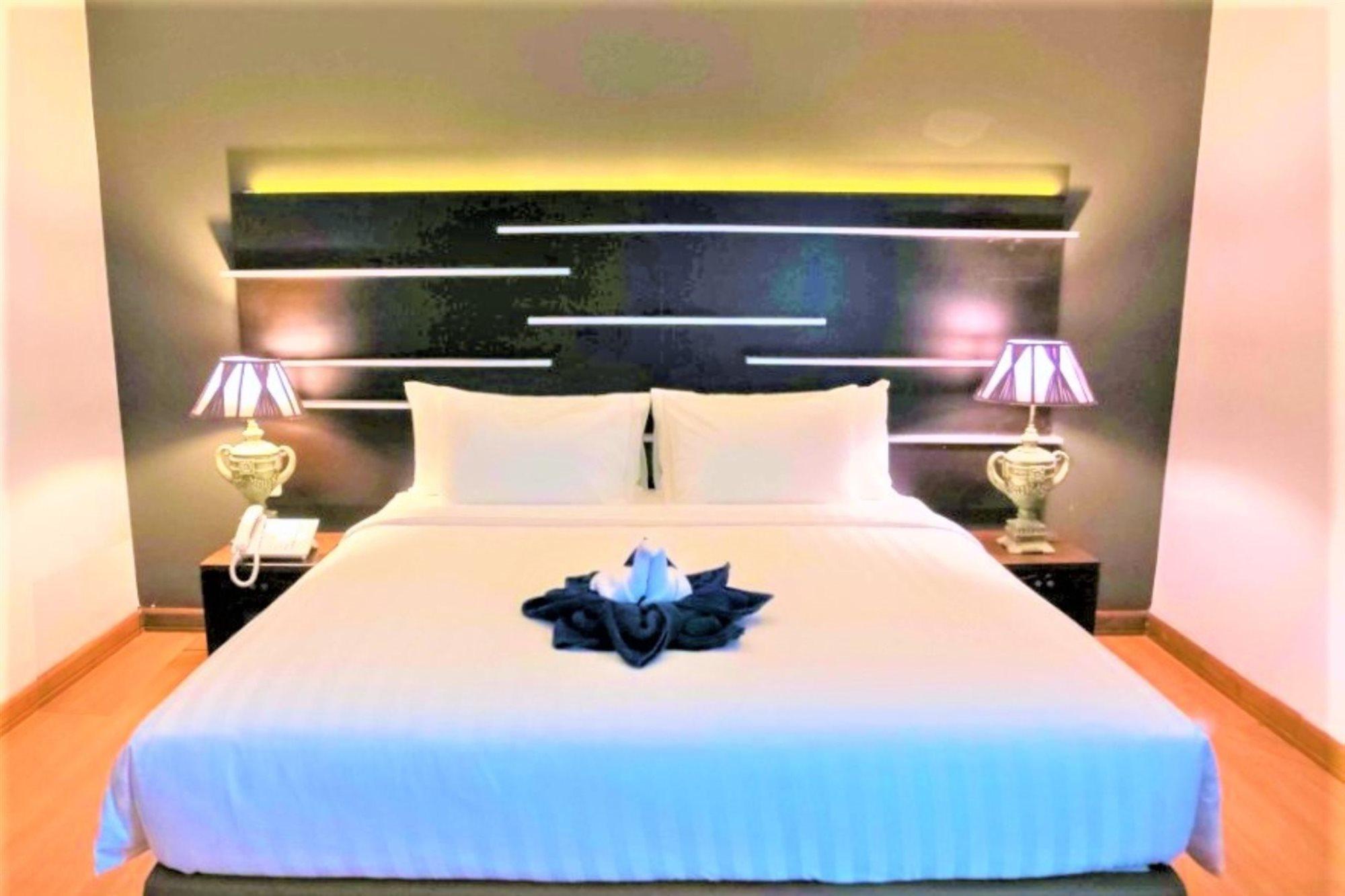Madina Inn Jogjakarta Buitenkant foto