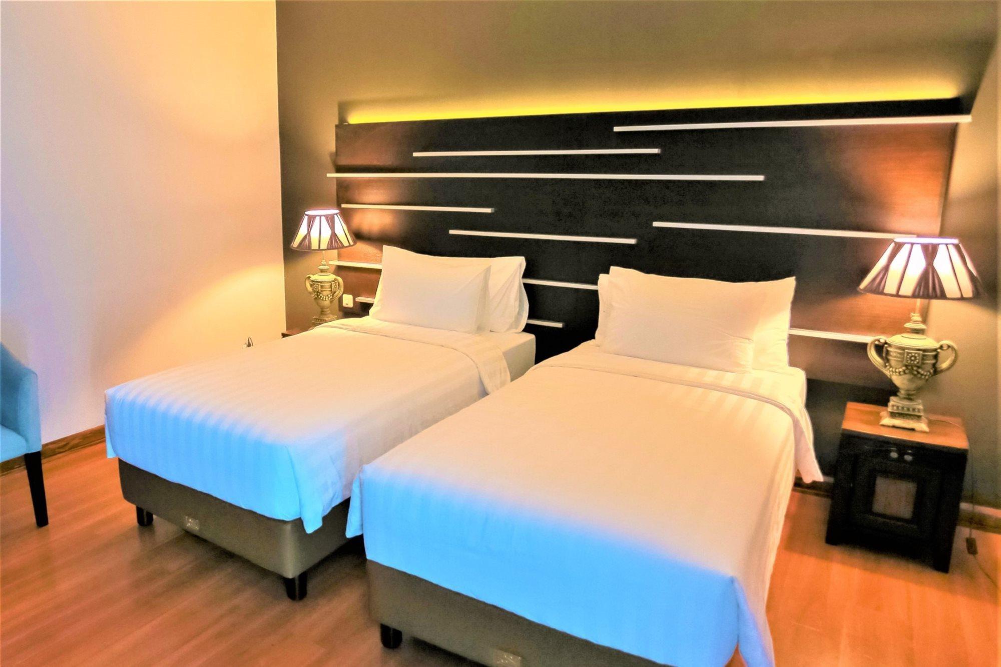 Madina Inn Jogjakarta Buitenkant foto