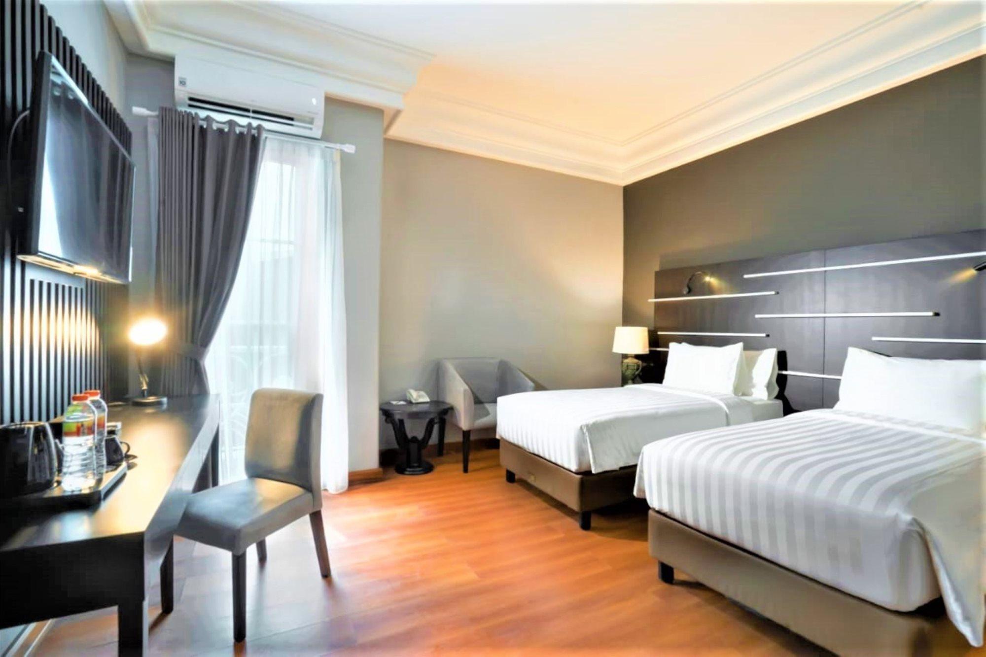 Madina Inn Jogjakarta Buitenkant foto