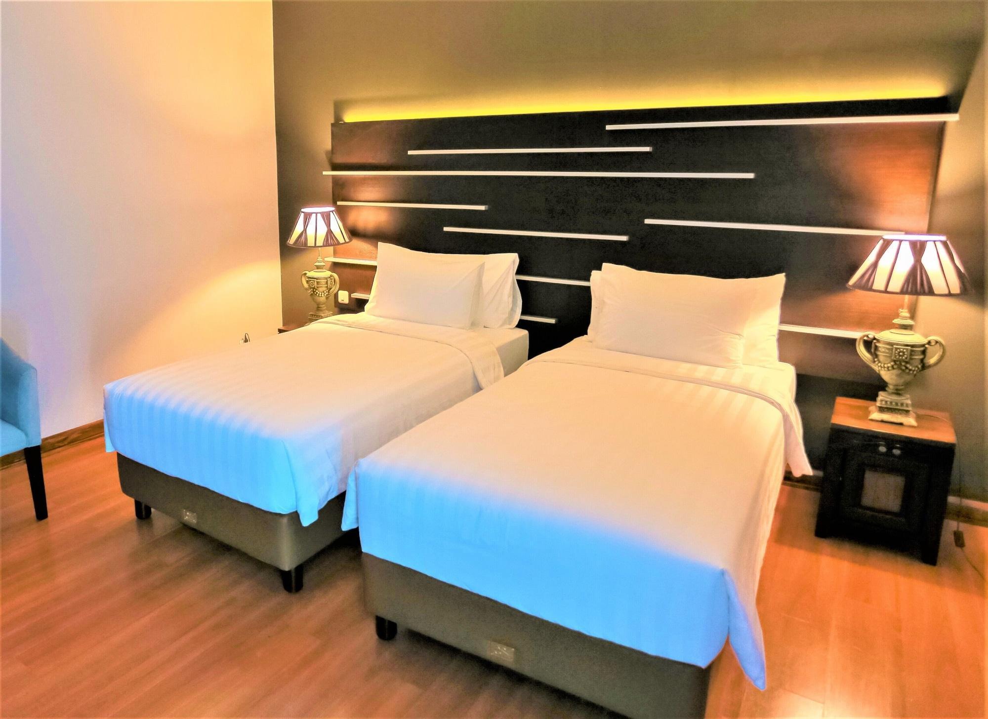 Madina Inn Jogjakarta Buitenkant foto