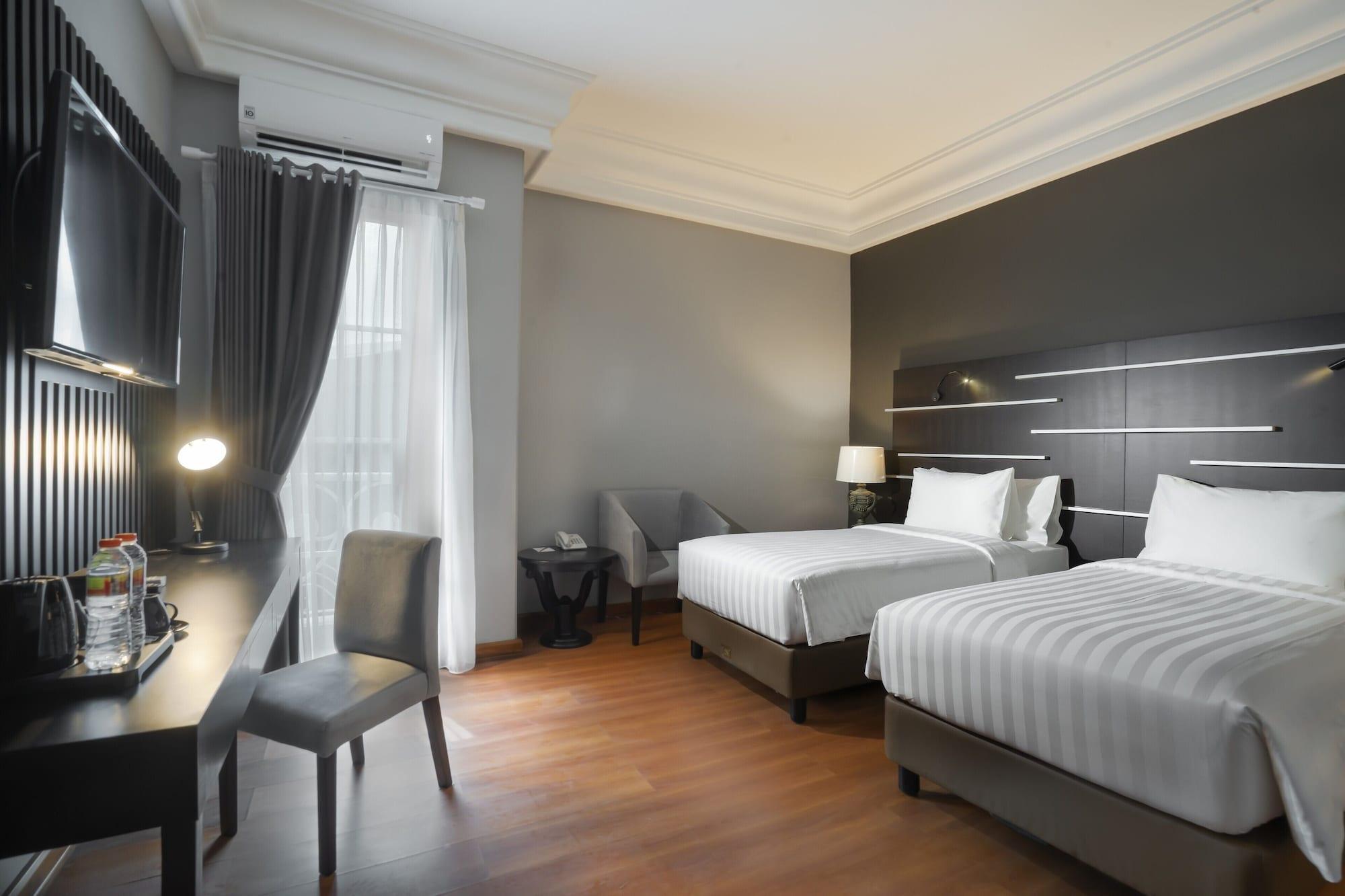 Madina Inn Jogjakarta Buitenkant foto