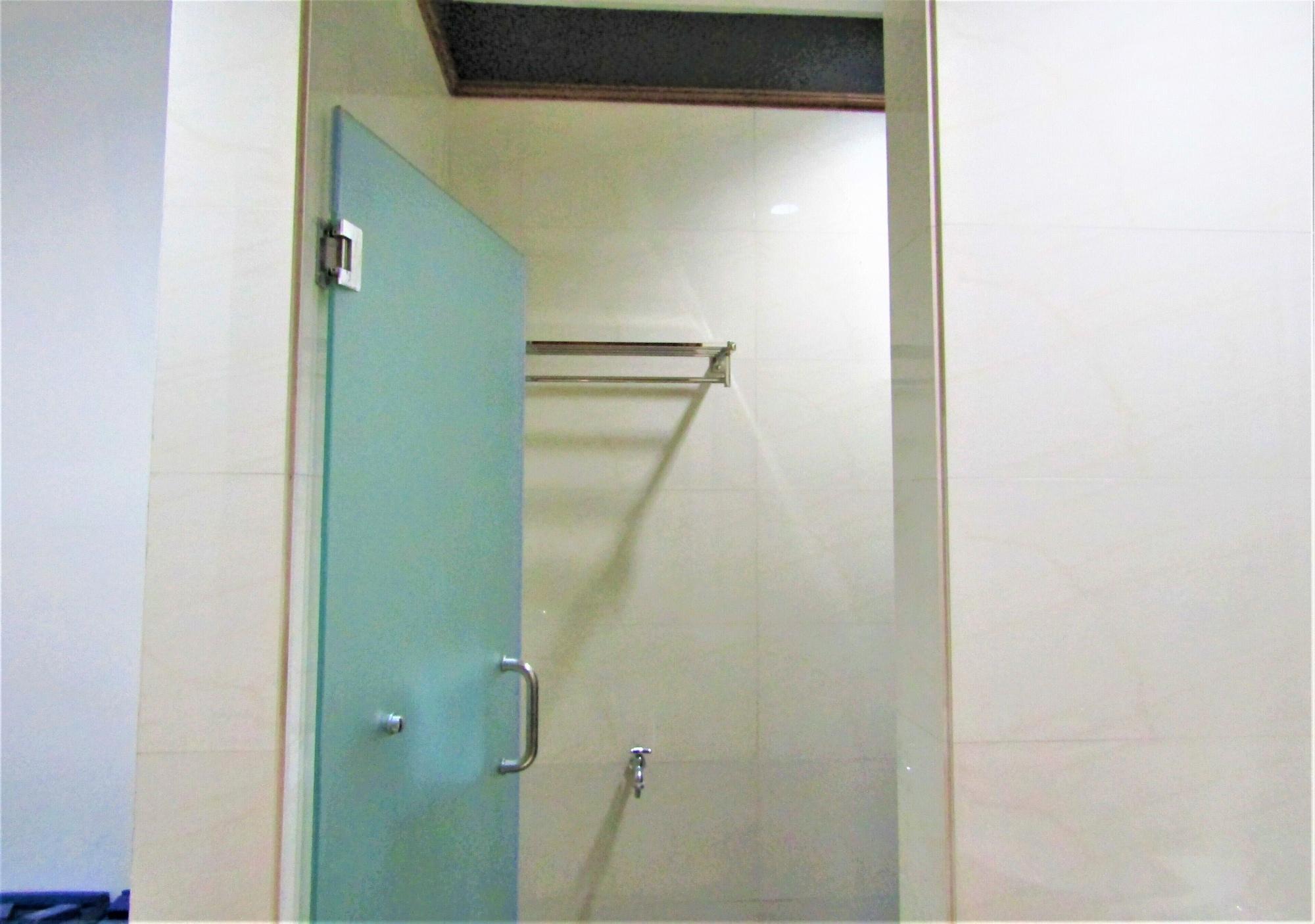 Madina Inn Jogjakarta Buitenkant foto