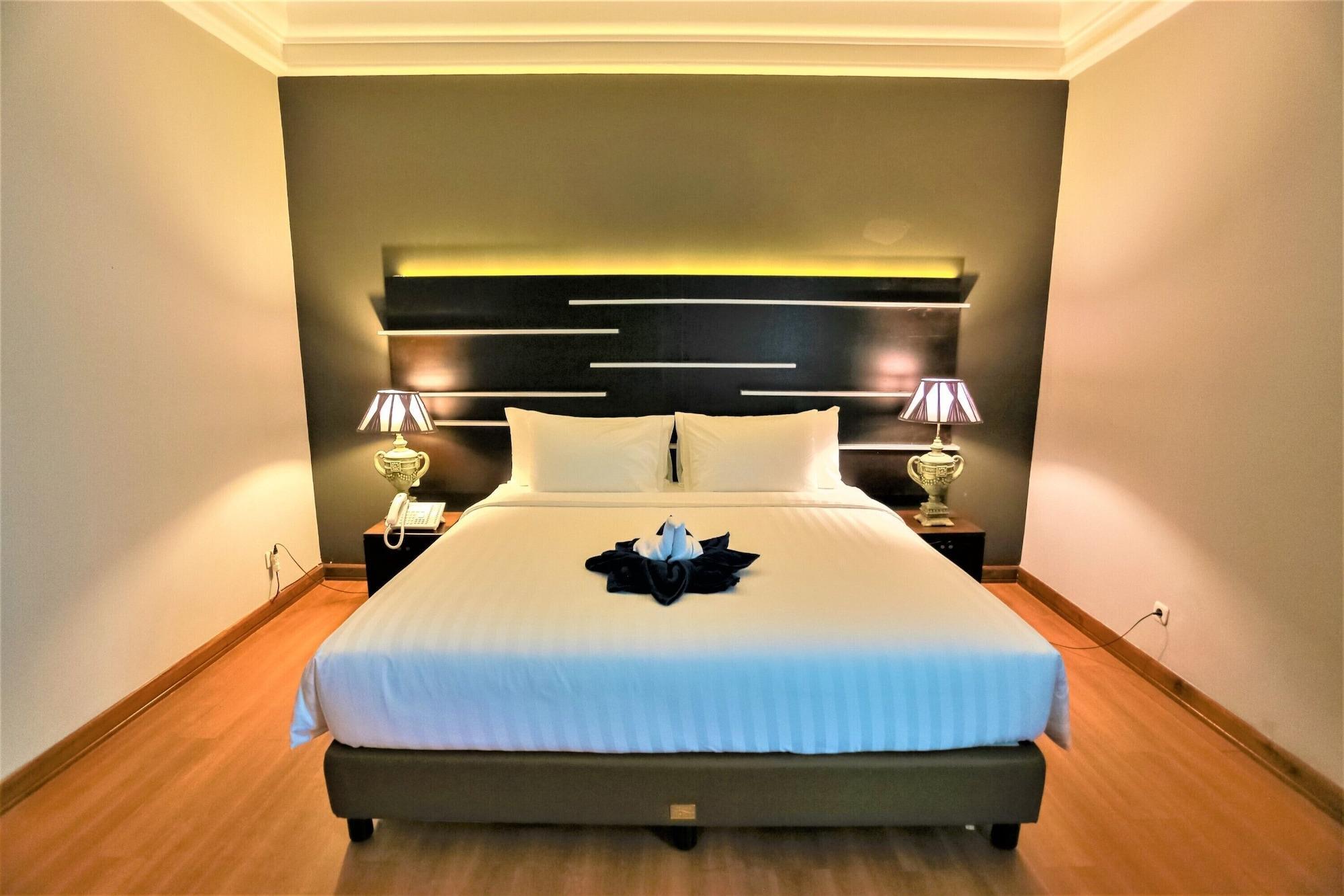 Madina Inn Jogjakarta Buitenkant foto