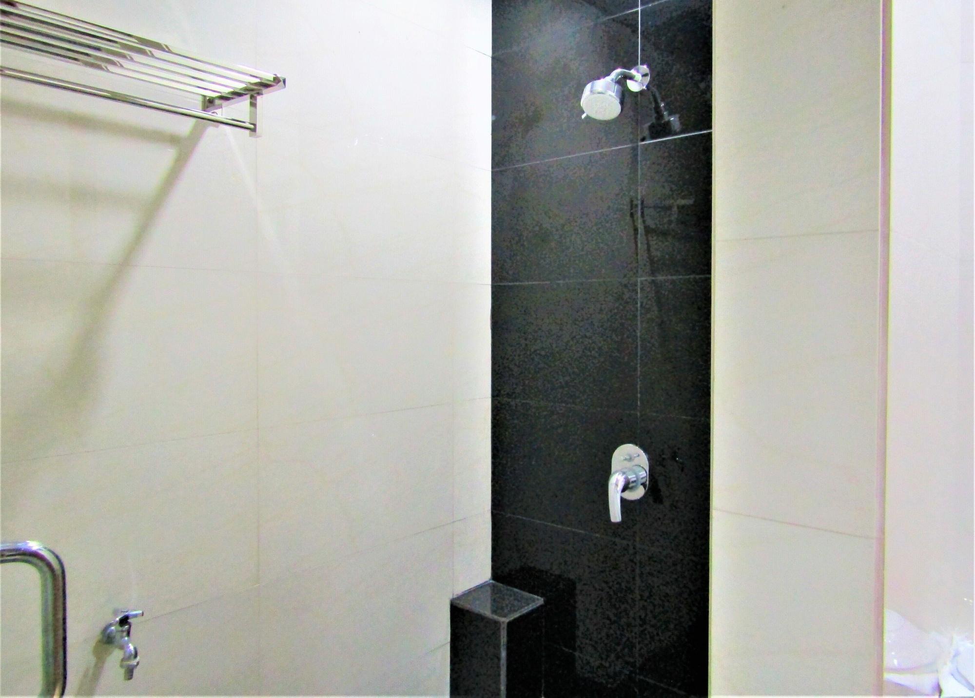 Madina Inn Jogjakarta Buitenkant foto