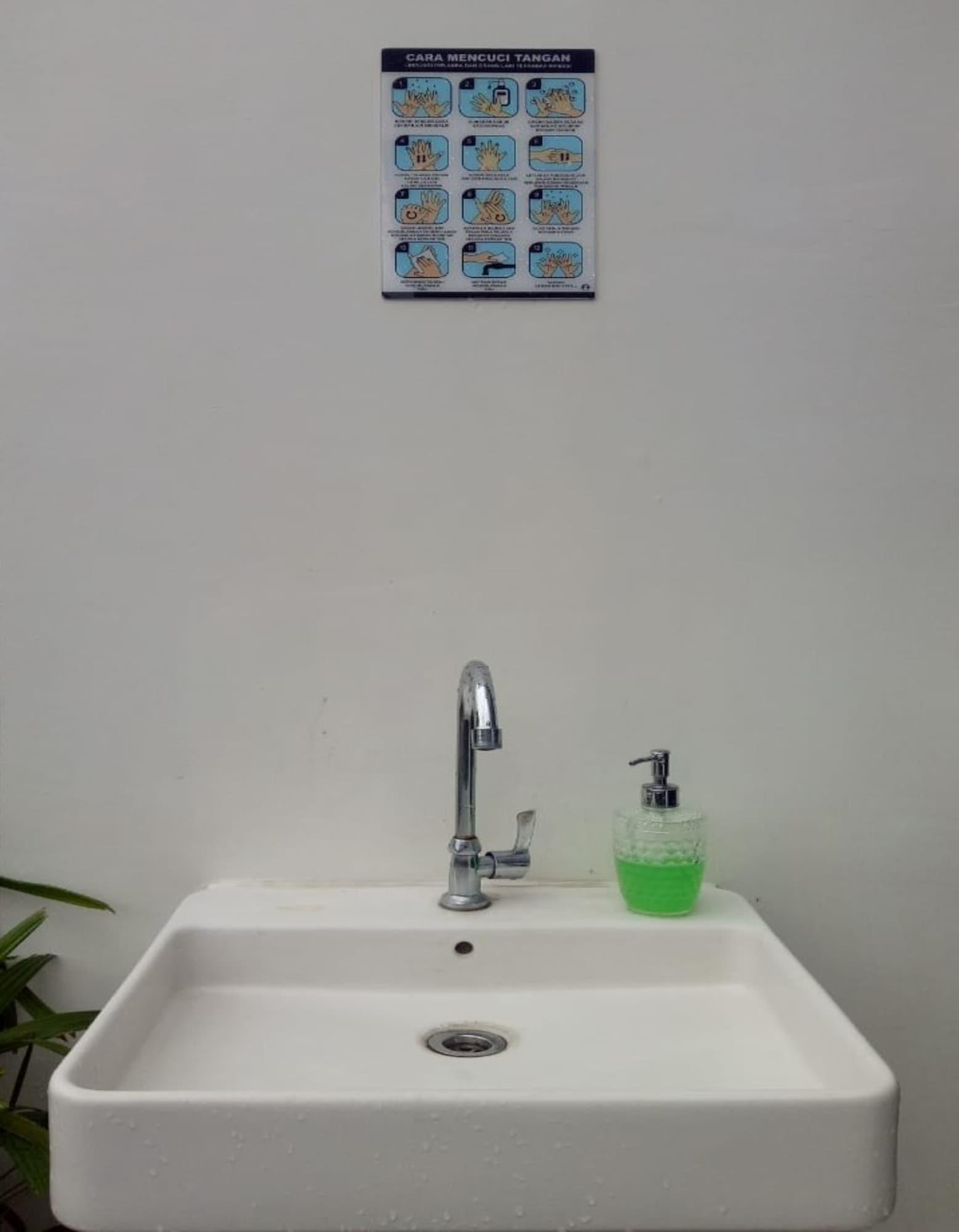 Madina Inn Jogjakarta Buitenkant foto